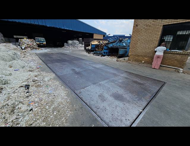 3,100M² WAREHOUSE FOR SALE IN JET PARK